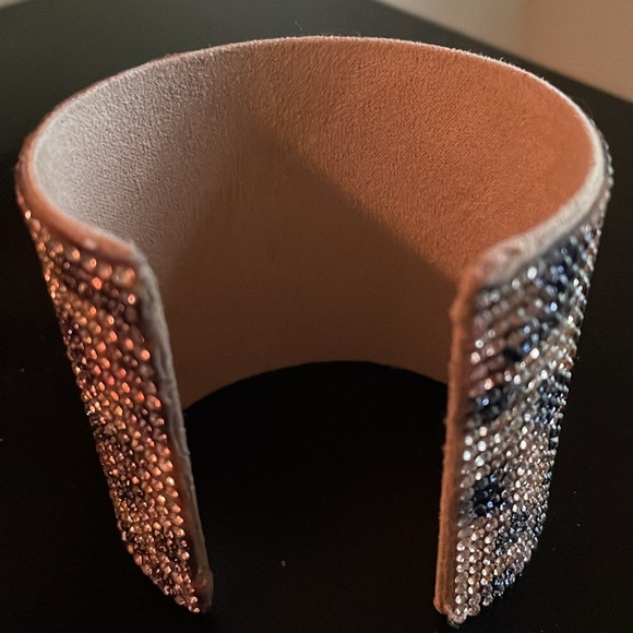 Animal 🦒 Print Sparkly Cuff Bracelet - Picture 2 of 2